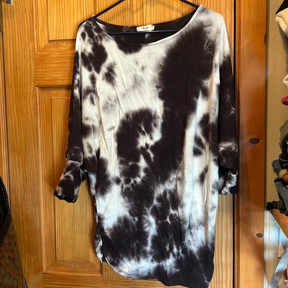 Jade by Jane Tops - XL tye dye top with dolman sleeves and side rusheying